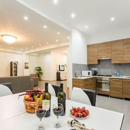 Apartment In The City Center Lll Тбилиси Экстерьер фото