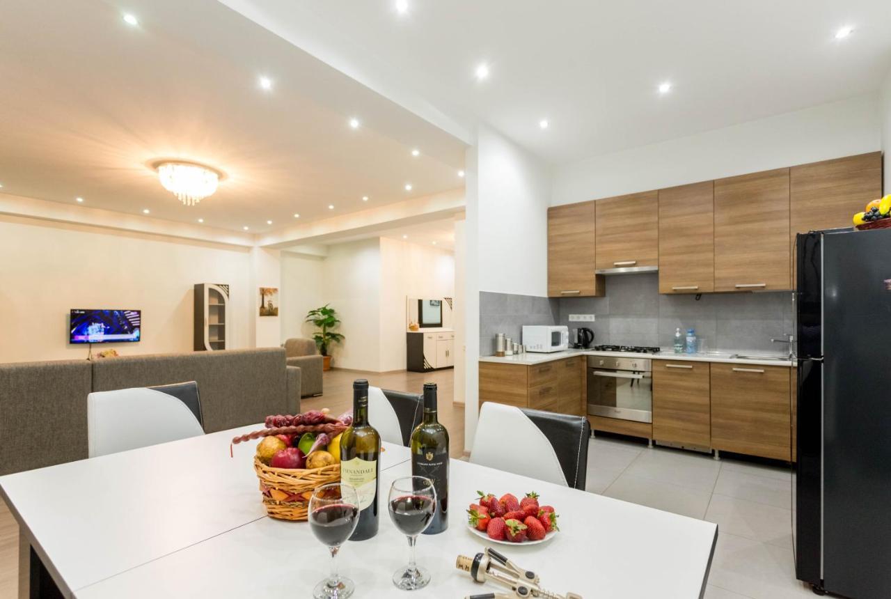 Apartment In The City Center Lll Тбилиси Экстерьер фото