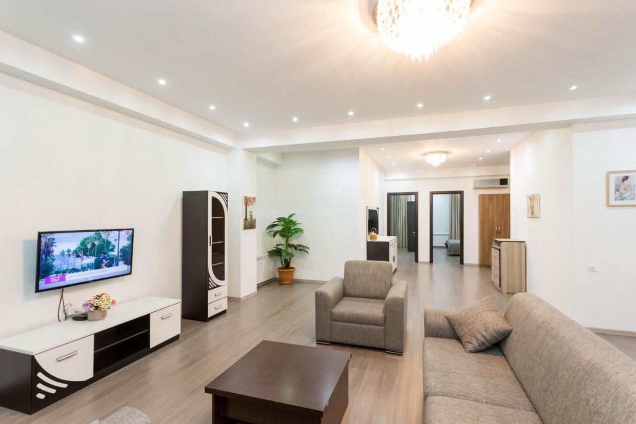 Apartment In The City Center Lll Тбилиси Экстерьер фото
