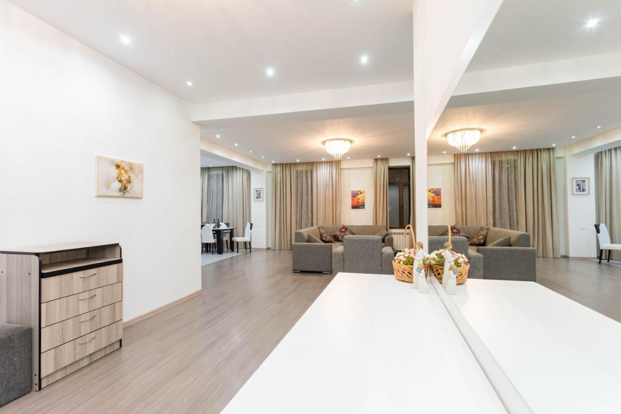Apartment In The City Center Lll Тбилиси Экстерьер фото