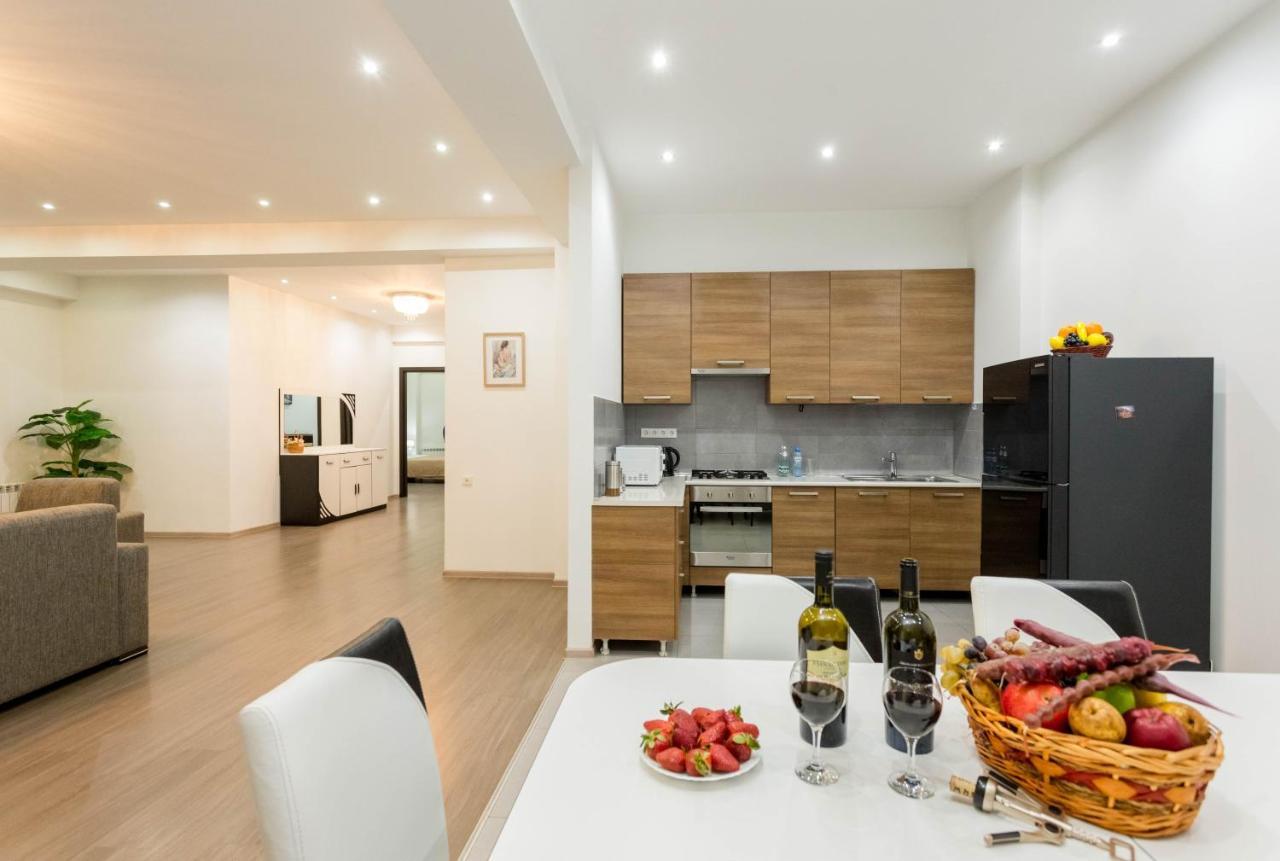 Apartment In The City Center Lll Тбилиси Экстерьер фото