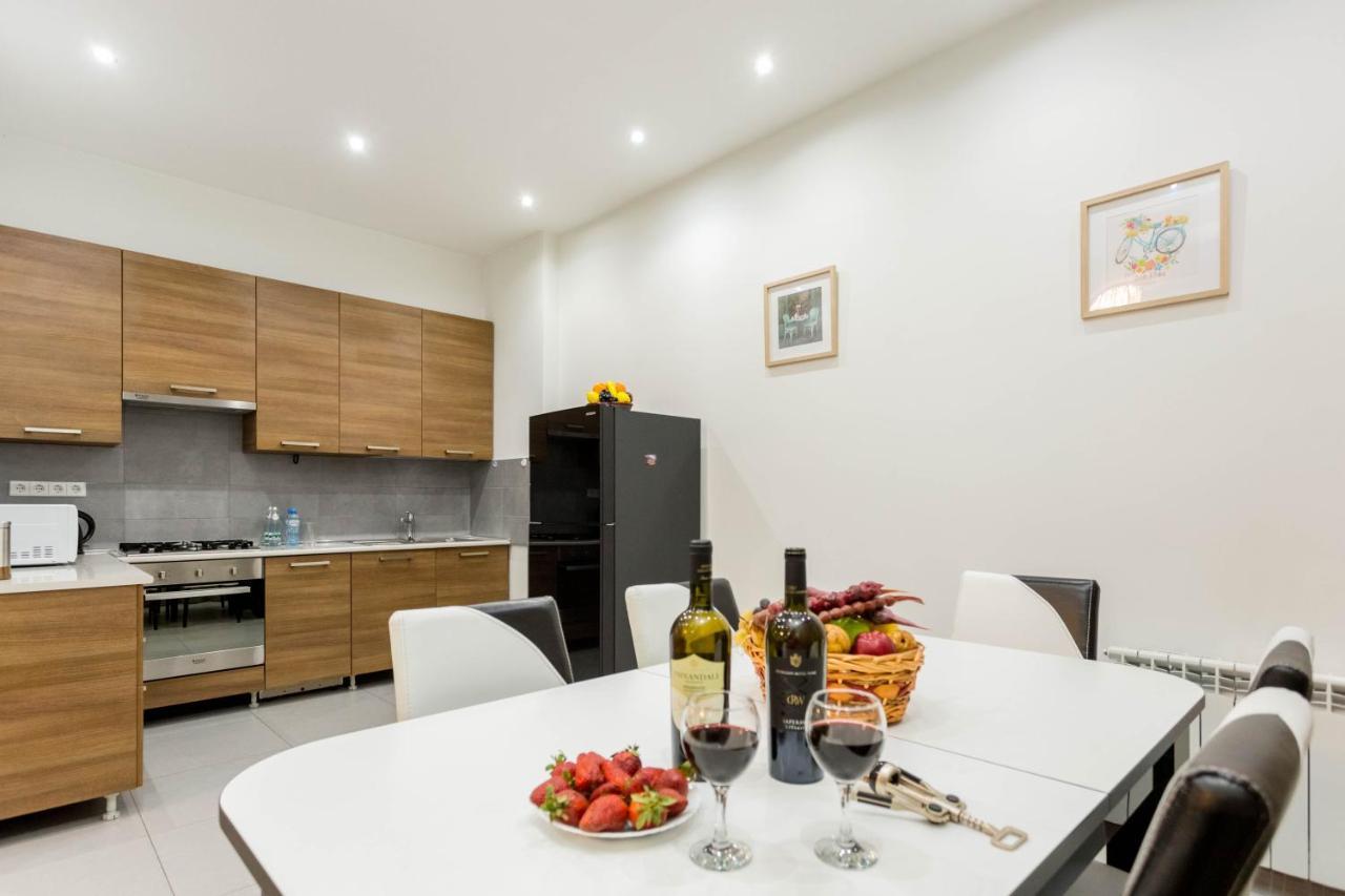 Apartment In The City Center Lll Тбилиси Экстерьер фото